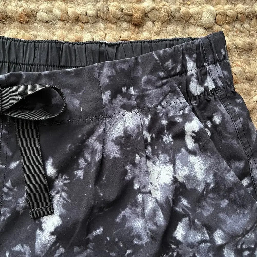 Lululemon Spring Break Away Short 10 Dusk Dye White Black Athletic EUC - Picture 9 of 13